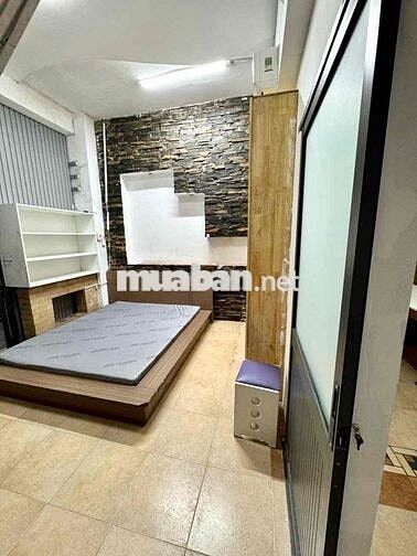1 Phòng ngủ + 1 phòng bếp sân vườn 50m2 , gần ngã 4 PN