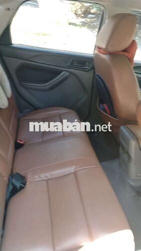 Ford Focus 2024 Trắng 5 chỗ