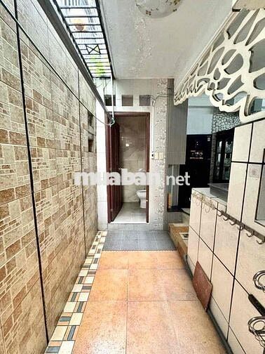 1 Phòng ngủ + 1 phòng bếp sân vườn 50m2 , gần ngã 4 PN