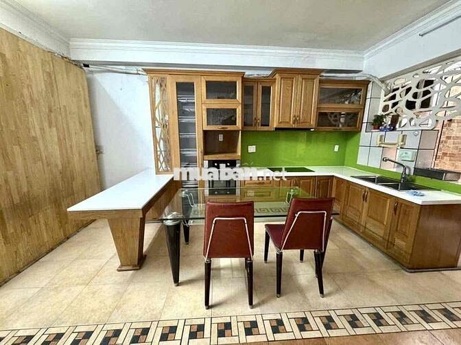 1 Phòng ngủ + 1 phòng bếp sân vườn 50m2 , gần ngã 4 PN