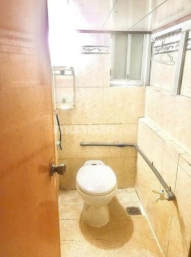 Cho thuê phòng giá rẻ khu Cách Mạng Tháng 8, Quận 3, WC riêng