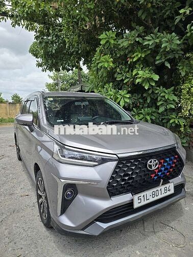 Toyota Veloz Cross 7 chỗ màu Xám