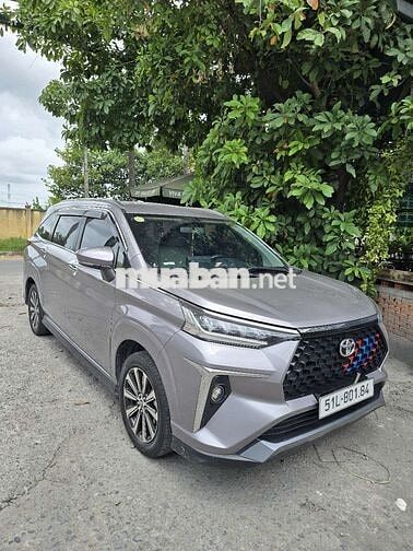 Toyota Veloz Cross 7 chỗ màu Xám