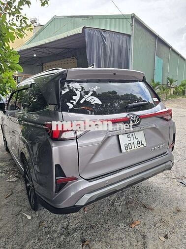 Toyota Veloz Cross 7 chỗ màu Xám
