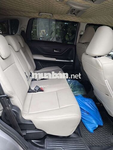 Toyota Veloz Cross 7 chỗ màu Xám