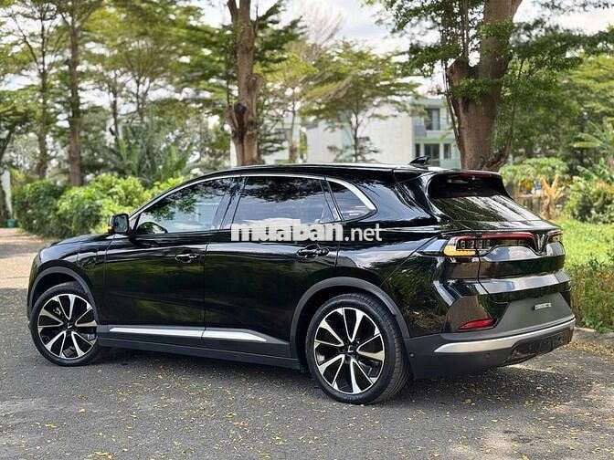 Bán xe lướt đẹp VinFast VF8 Plus 2023 Đen KM 120T
