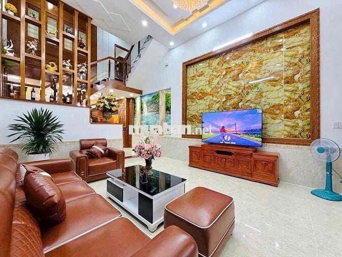 NHÀ 5X22 4 LẦU FULL NỘI THẤT CAO CẤP HXH P12 GV