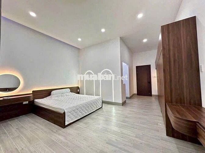 Đi công tác cần bán nhà lầu SHR gần cx. Đức Hưng. Giá chỉ 1ty750 