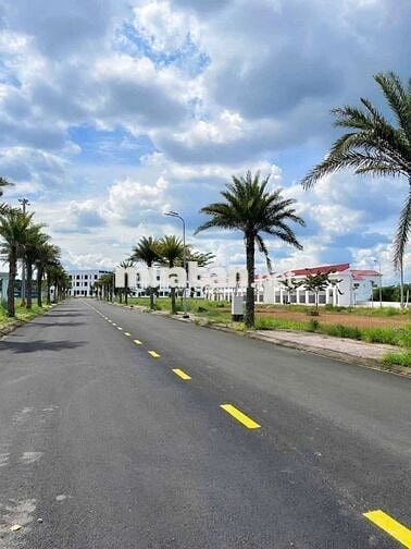 chuyển công tác cần sang lại lô đất đối diện công viên 