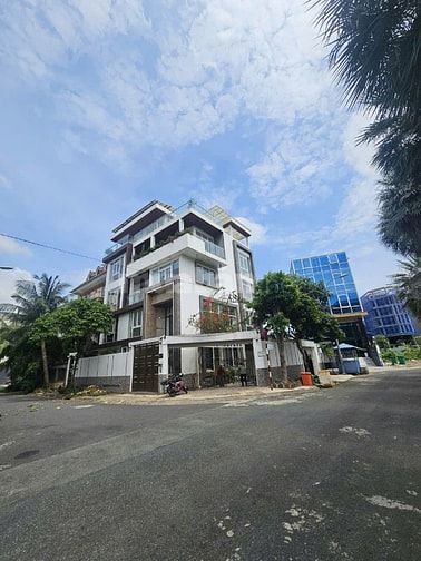 Bán biệt thự góc 2MT15x20 1H5L trung tâm Thạch Mỹ Lợi sát sông Sài Gòn