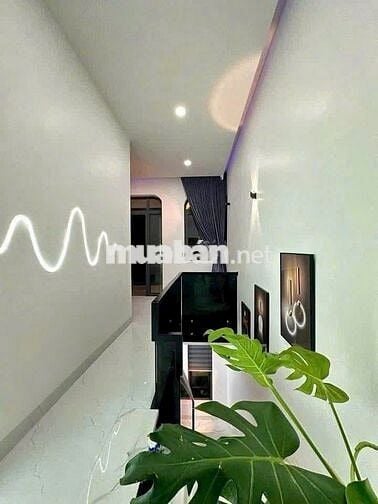 Đi công tác cần bán nhà lầu SHR gần cx. Đức Hưng. Giá chỉ 1ty750 