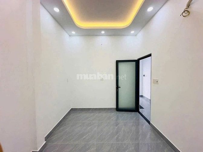 Bán nhà đẹp 4x10m 1 trệt 1 lầu gần Ngã Ba Giồng Hóc Môn hẻm xe hơi