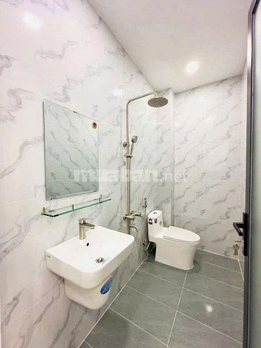 Bán nhà đẹp 4x10m 1 trệt 1 lầu gần Ngã Ba Giồng Hóc Môn hẻm xe hơi