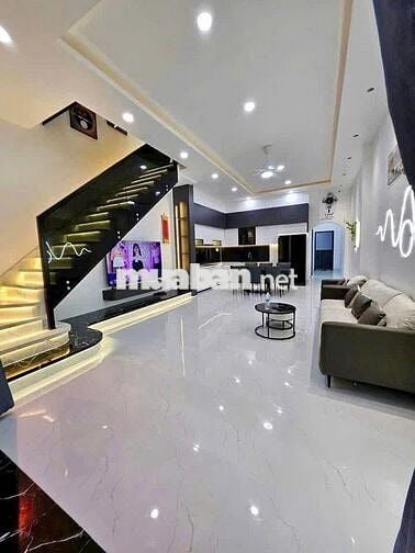 Đi công tác cần bán nhà lầu SHR gần cx. Đức Hưng. Giá chỉ 1ty750 