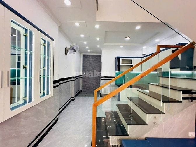 Bán nhà đẹp 4x10m 1 trệt 1 lầu gần Ngã Ba Giồng Hóc Môn hẻm xe hơi