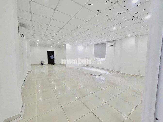 Cho thuê toà văn phòng 5 tầng . Có pccc , tầng hầm , thang máy đầy đủ