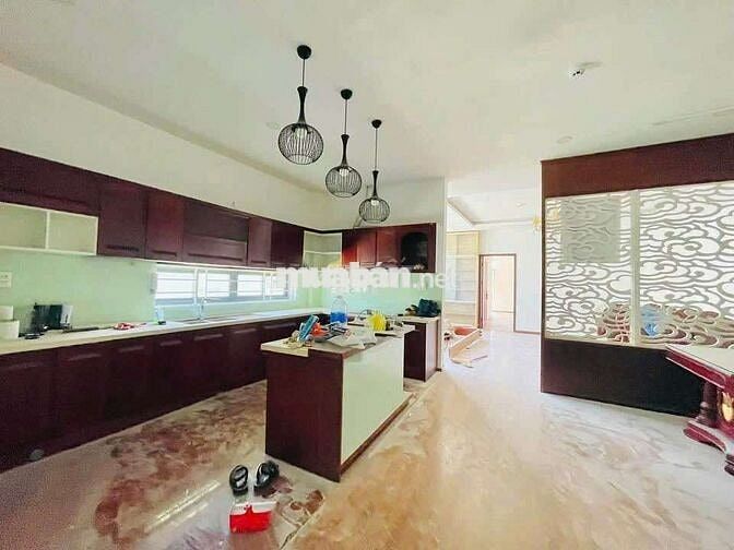 TOÀ NHÀ 5 TẦNG, 140M2, NGANG 7M ĐƯỜNG NÚI THÀNH, KINH DOANH SẦM UẤT