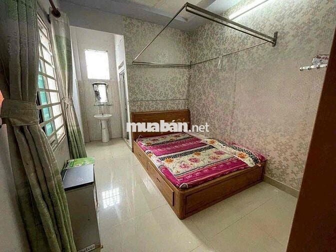 CHO THUÊ NHÀ 9TR CÓ SÂN RỘNG HẺM 49 BÙI QUANG LÀ