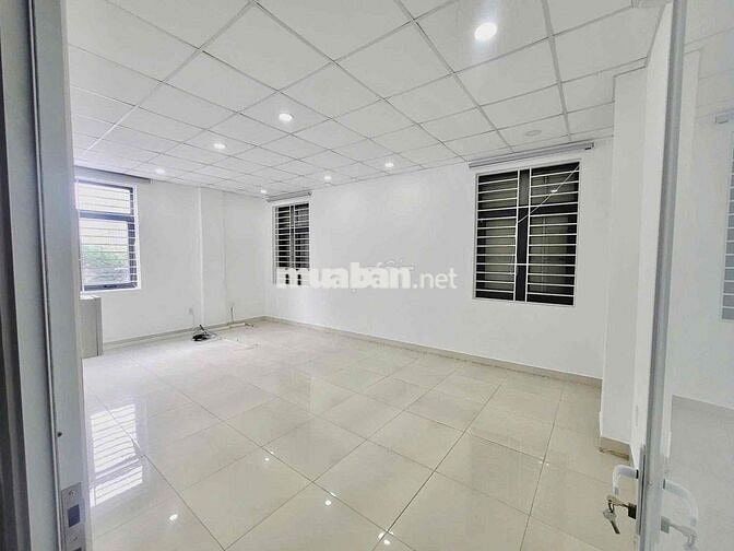 Cho thuê toà văn phòng 5 tầng . Có pccc , tầng hầm , thang máy đầy đủ