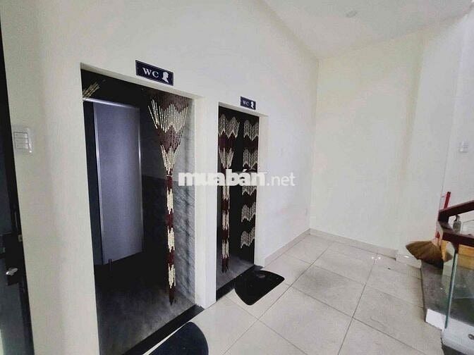 Cho thuê toà văn phòng 5 tầng . Có pccc , tầng hầm , thang máy đầy đủ