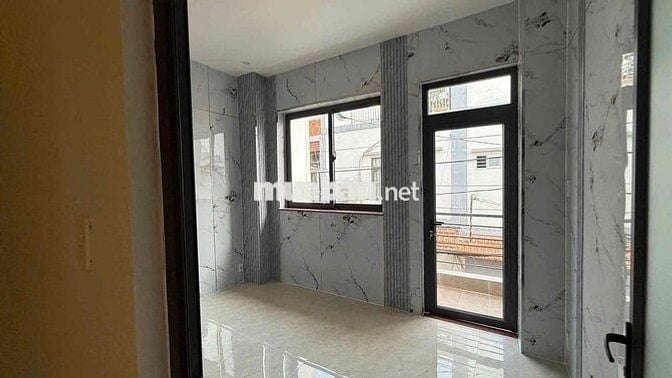NHÀ HẺM XE HƠI LÊ VĂN THỌ MỚI SƠN SỬA - 4 PHÒNG NHÀ TRỐNG NHẬN NGAY