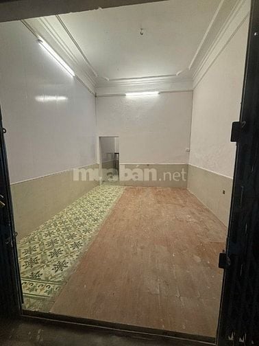 Chính chủ cho thuê nhà riêng 52m2 x 02 tầng, ngõ 50 phố Lĩnh Nam
