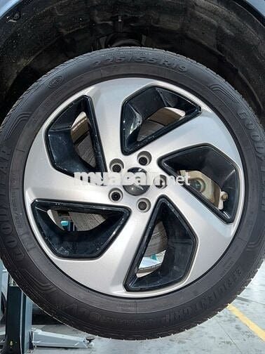 Bán xe VinFast VF8 Eco 2023 Đen LƯỚT đẹp, KM 80T++
