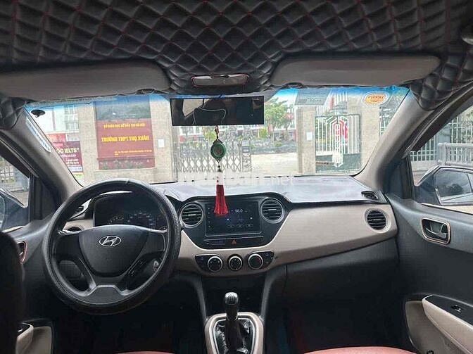 Hyundai Grand i10 Số sàn Bạc