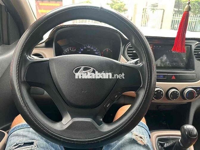 Hyundai Grand i10 Số sàn Bạc