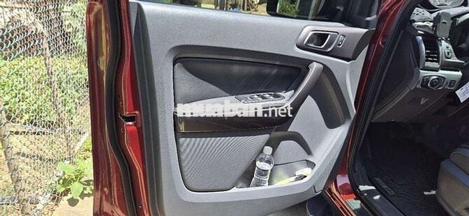 Ford Everest Titanium 2016 7 chỗ Đỏ chính chủ.