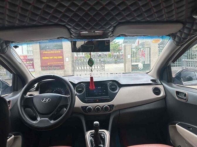 Hyundai Grand i10 Số sàn Bạc