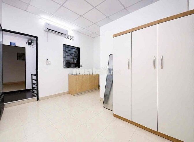TRỐNG SẴN STUDIO GIÁ RẺ SẴN MÁY LẠNH - CỬA SỔ TRỜI - GẦN ĐH VĂN HIẾN.