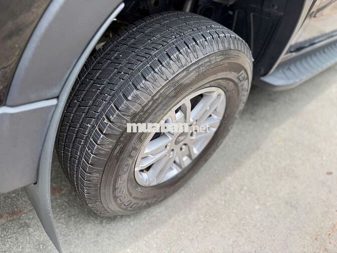Ford Ranger XLS AT 2025 Số tự động Xăng Đen
