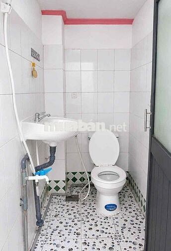TRỐNG SẴN STUDIO GIÁ RẺ SẴN MÁY LẠNH - CỬA SỔ TRỜI - GẦN ĐH VĂN HIẾN.