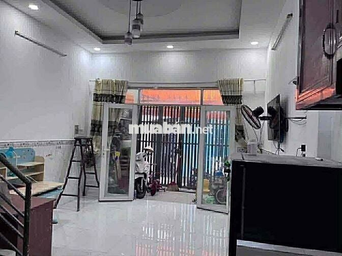 Bán nhà cách 3 căn ra duong Vuon Lài dt 52m2 nhỉnh 4 tỏi