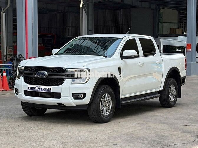 Ford Ranger XLS Trắng 7 chỗ
