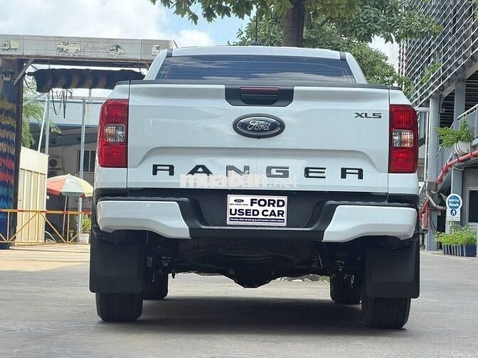 Ford Ranger XLS Trắng 7 chỗ
