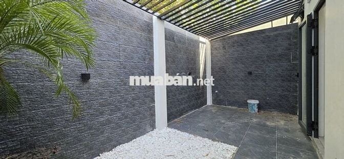 SIÊU PHẨM NHÀ 2 TẦNG MỚI TÍNH -SÂN VƯỜN XANH MÁT-VỊ TRÍ VÀNG CẨM LỆ