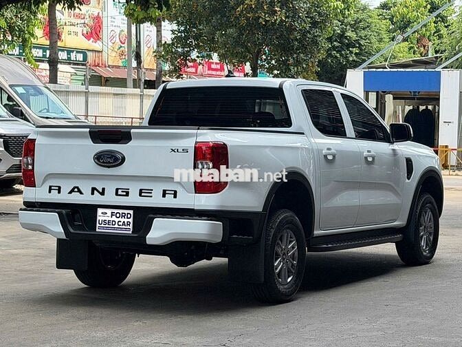 Ford Ranger XLS Trắng 7 chỗ