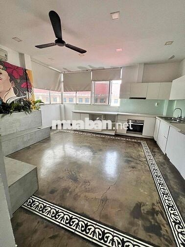 Cho thuê nhà khu VIP Phổ Quang 5.5❌20m. có gara oto, phòng to rộng rai