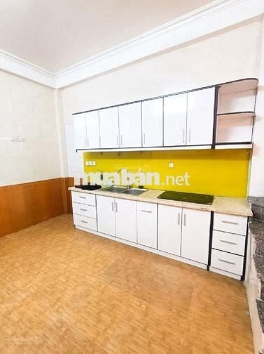 Nhà cho thuê ngõ 146 Trung Kính - 40M x 5 Tầng- Giá chỉ 17 triệu/tháng