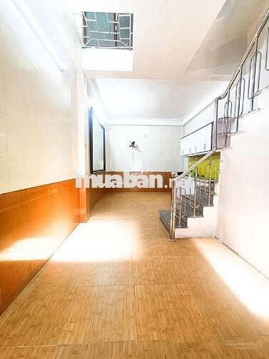 Nhà cho thuê ngõ 146 Trung Kính - 40M x 5 Tầng- Giá chỉ 17 triệu/tháng