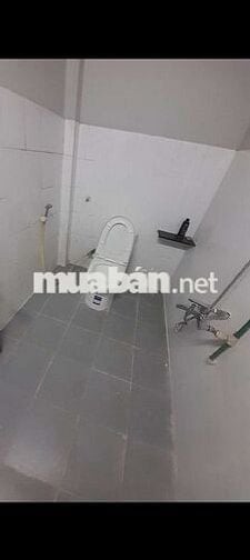nhà sạch sẽ dt sd 90m²,nhà c4,gác lửng 2pn ,1 wc ,sân rộng thoáng