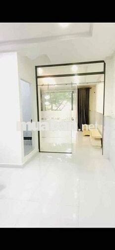 phòng tách bếp nội thất đầy đủ