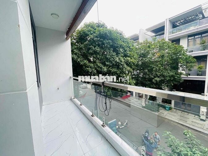 Văn phòng 40m2 có ban công giá chỉ 7 triệu/ tháng tại Vạn Phúc City