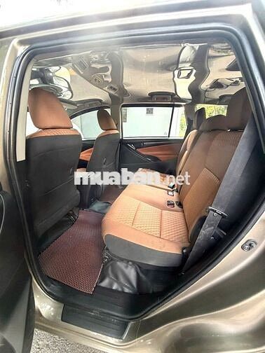 BánToyota INNOVA 2.0E 2018 Đồng ánh kim xe nhà đi