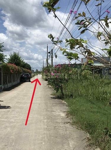 Bán 330m2 đất full thổ cư 2 mặt tiền - giá 4tr2/m2