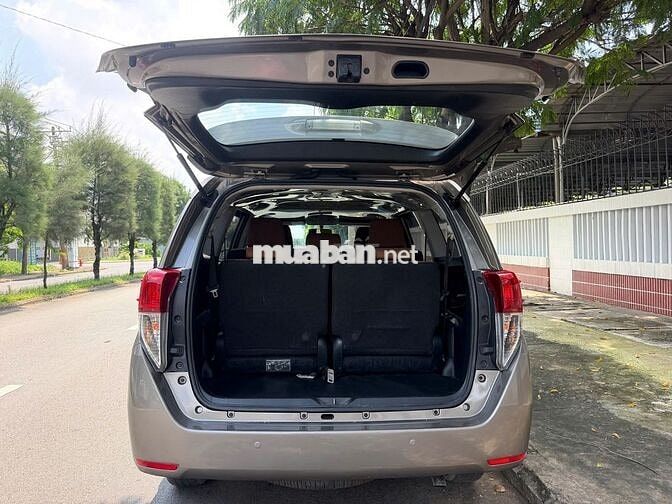 BánToyota INNOVA 2.0E 2018 Đồng ánh kim xe nhà đi
