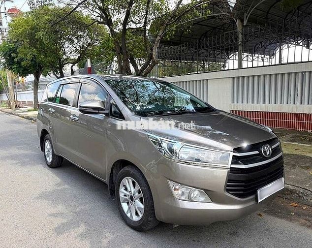 BánToyota INNOVA 2.0E 2018 Đồng ánh kim xe nhà đi