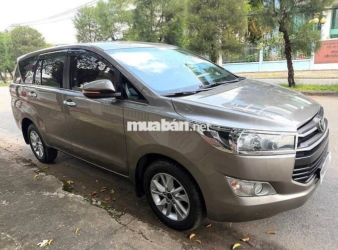 BánToyota INNOVA 2.0E 2018 Đồng ánh kim xe nhà đi